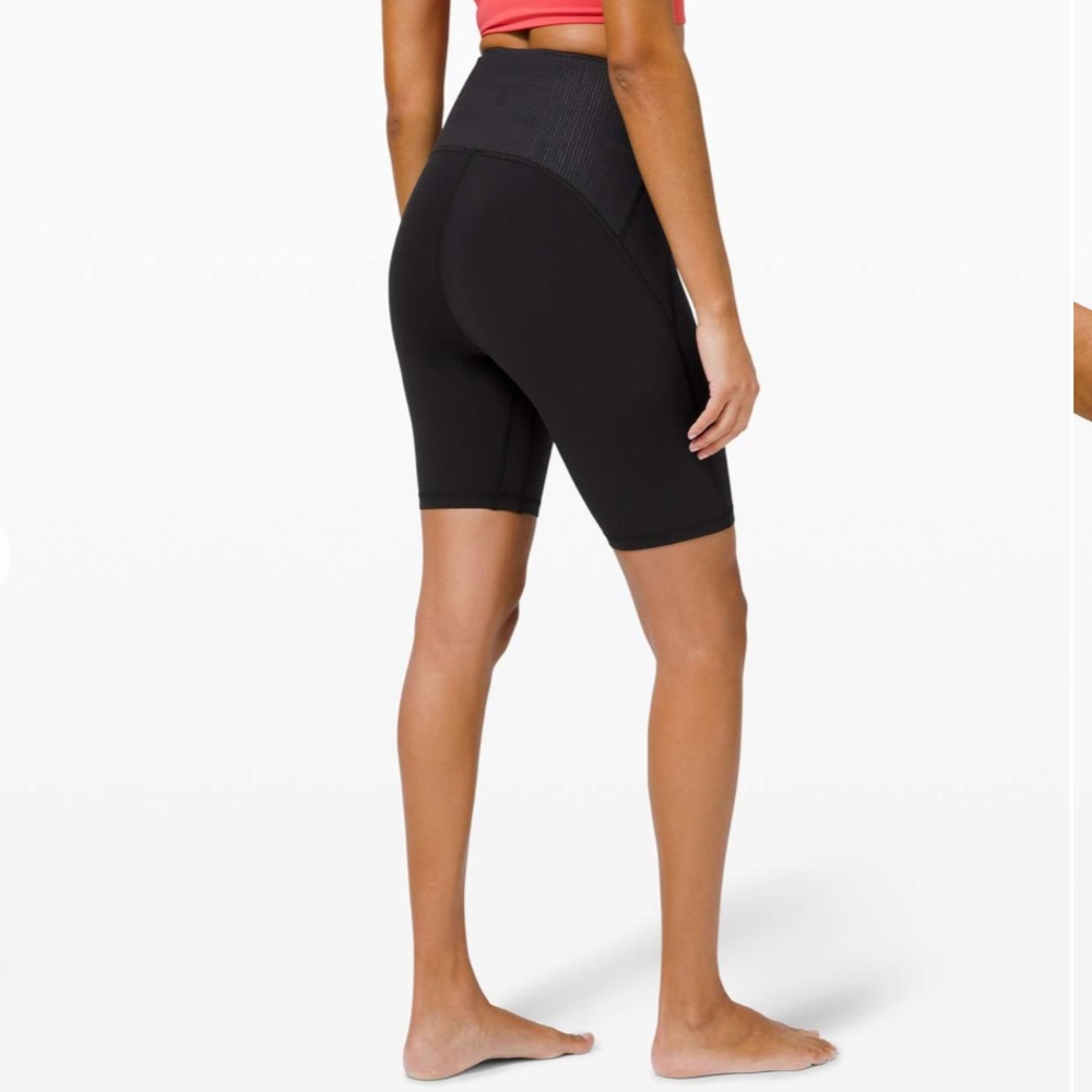 Lululemon Blissful Bend Super High-Rise Short 8" Black size 2